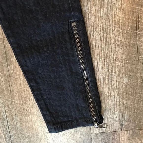 SOLD!!! AEROPOSTALE PRINTED JEANS - Picture 3 of 4